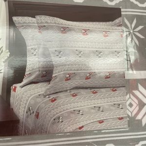 Berkshire Peanuts Christmas Size QUEEN SHEET SET Snoopy Ice Skating Sledding NEW